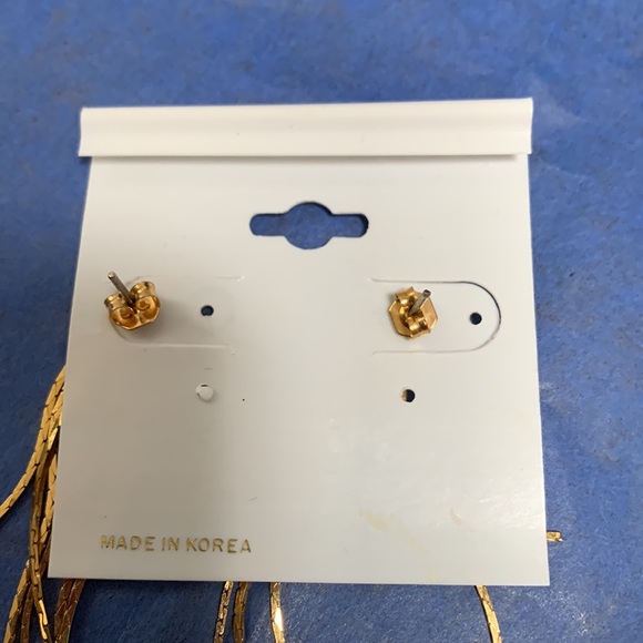 Gold multi strand dangle pierced earrings 2” - Picture 4 of 5